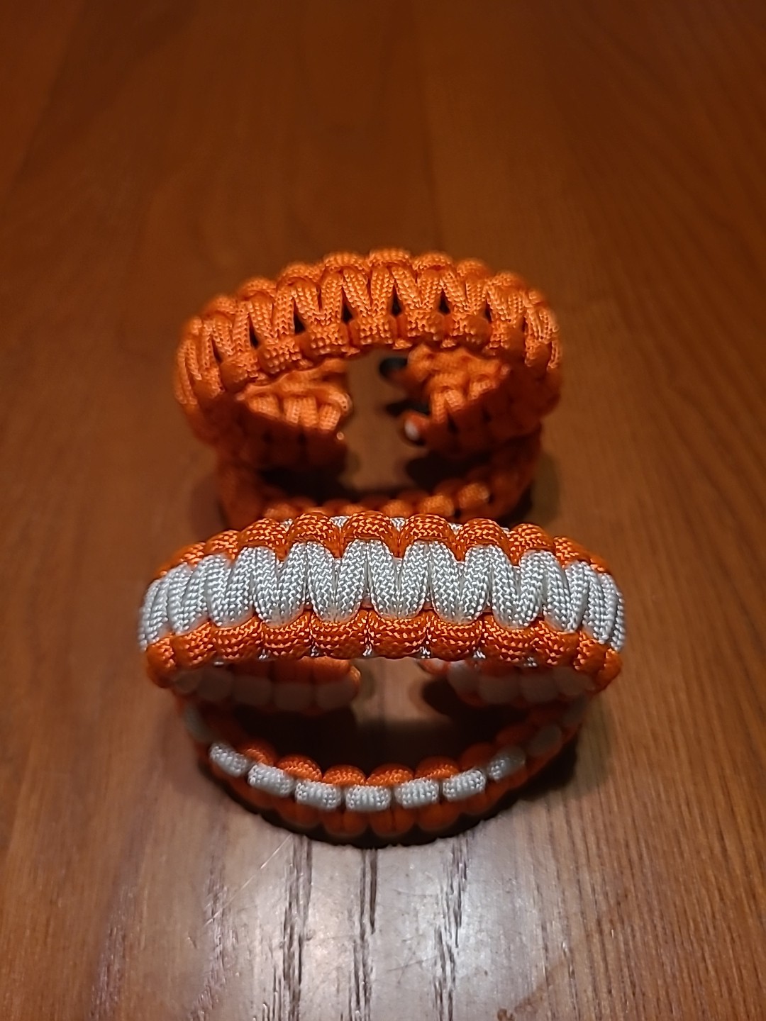 7 Inch Paracord Bracelet With Copper Wire Core – 4 Pack – Orange & White
