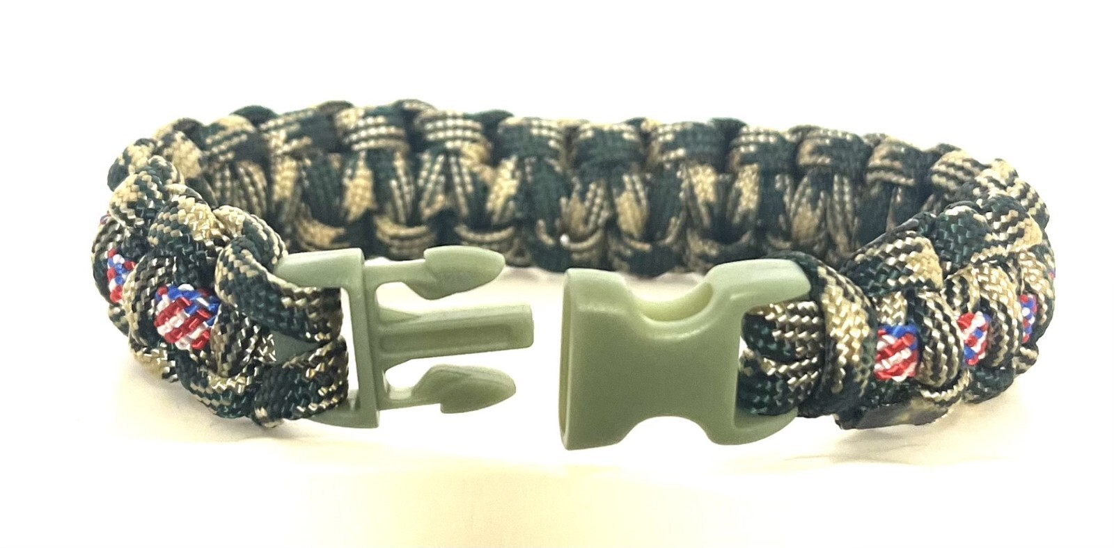 GREEN CAMO PARACORD BRACELET w/ USA FLAG CHARM