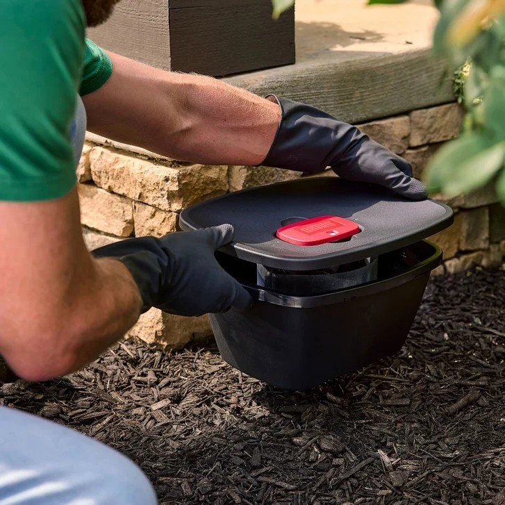Ortho Home Defense Mosquito Kill & Prevent Station with 4 Refills