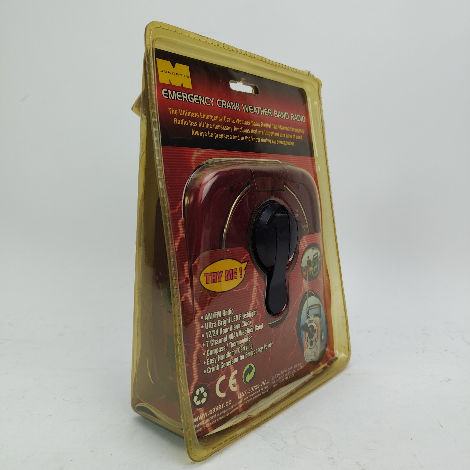 Maximo Emergency AM/FM Radio Clock Crank Generator Thermometer Winter Weather