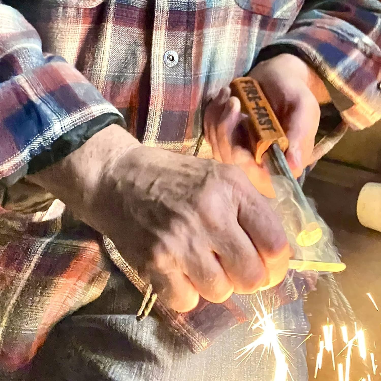 Compact Magnesium and Ferrocerium Fire Starter – Perfect for Camping & Hiking