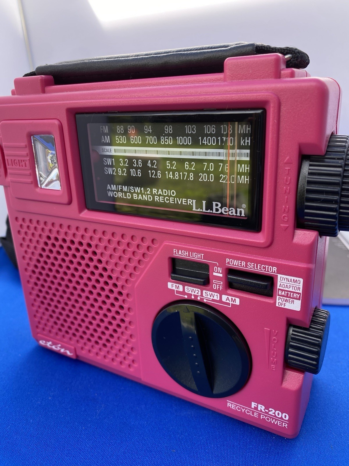 LL Bean FR-200 Emergency RADIO Short Wave AM/FM Hand Crank Pink Eton w/ Case