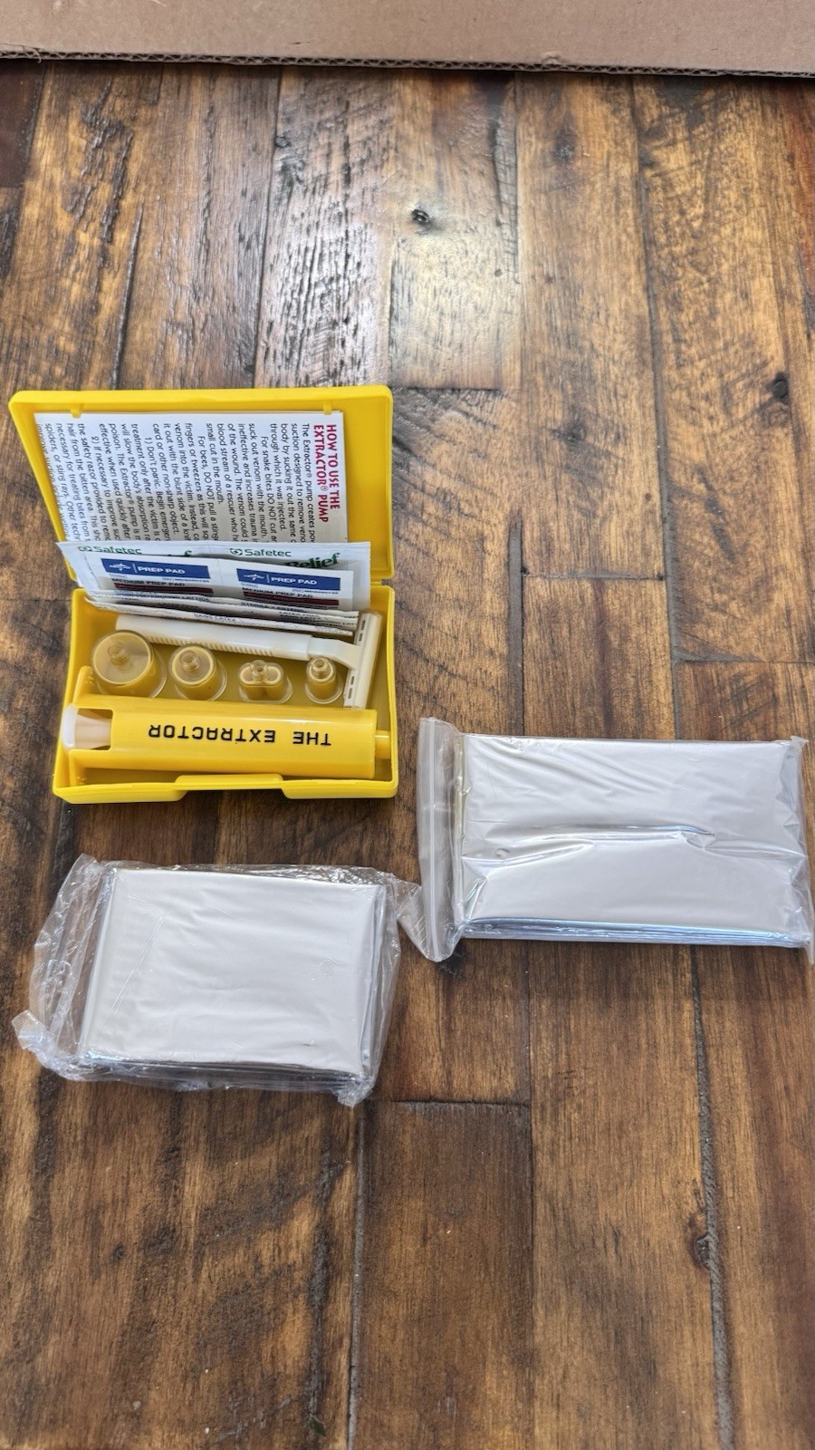 Sawyer Extractor Pump Snake Bite and Sting Kit Emergency Blanket Survival Kit