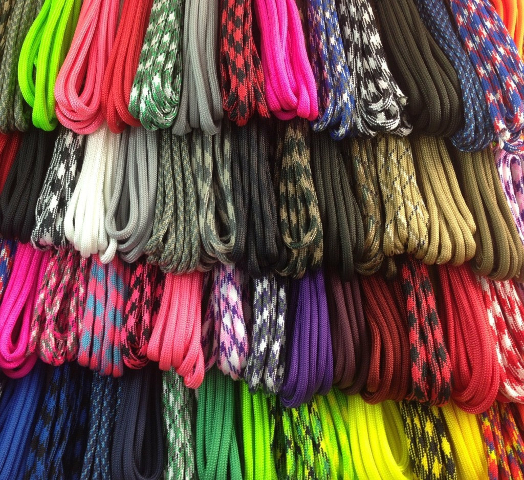 550 Paracord kit 200 feet with 20 buckles 20 different colors 10 ft each piece