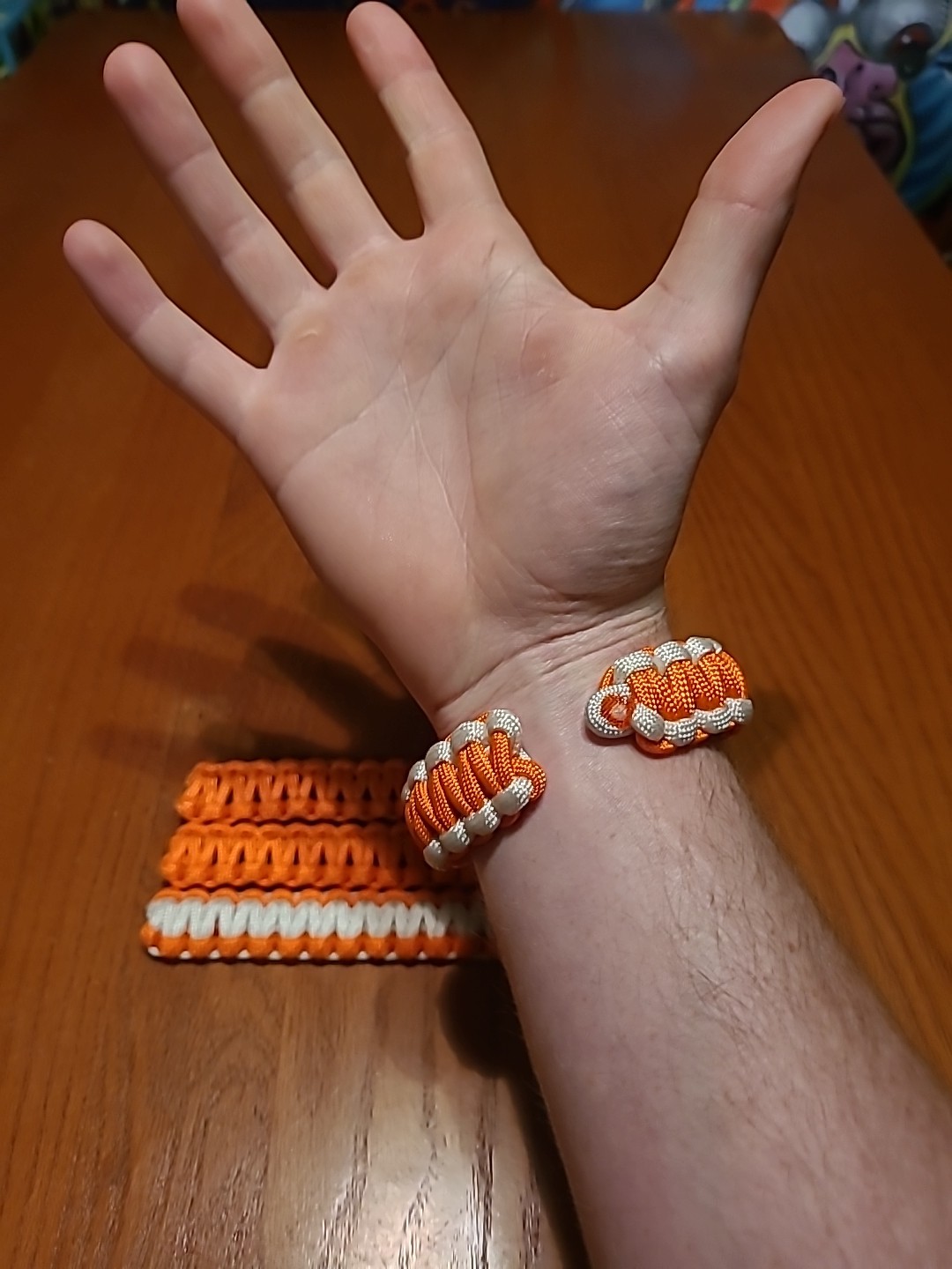 7 Inch Paracord Bracelet With Copper Wire Core – 4 Pack – Orange & White