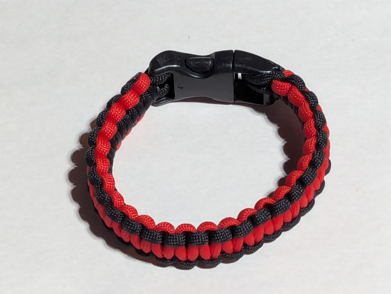 (100) 10″ FIREFIGHTER Paracord bracelets w/Locking Clip (Makes A Great Gift)