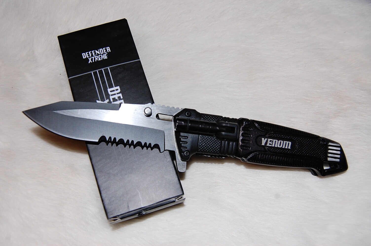 Defender Xtreme Black Assisted Opening Flashlight Knife – Built in Mini Light