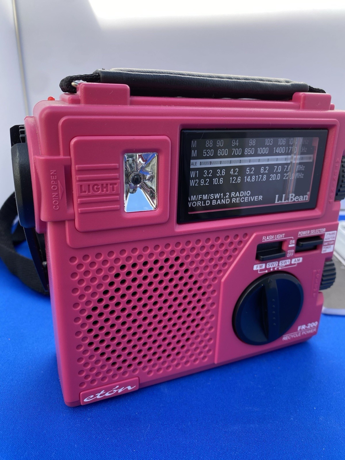 LL Bean FR-200 Emergency RADIO Short Wave AM/FM Hand Crank Pink Eton w/ Case