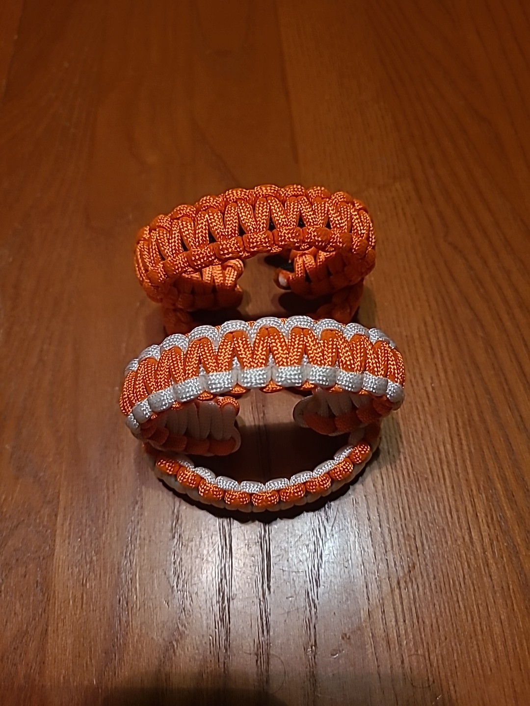 7 Inch Paracord Bracelet With Copper Wire Core – 4 Pack – Orange & White